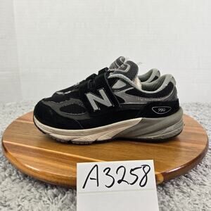 New Balance FuelCell 990v6 Black Silver Casual Hook Loop Sneaker Kid 2 XW X-Wide